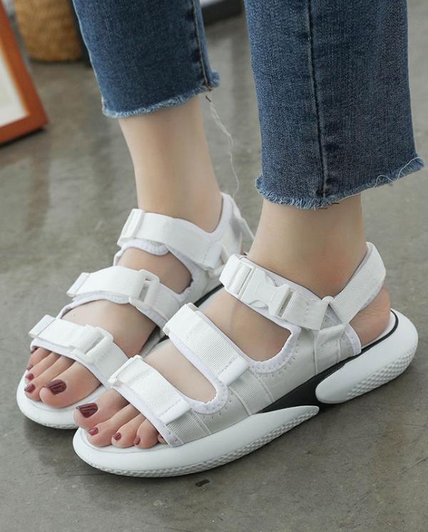 amazing style sandals for college students