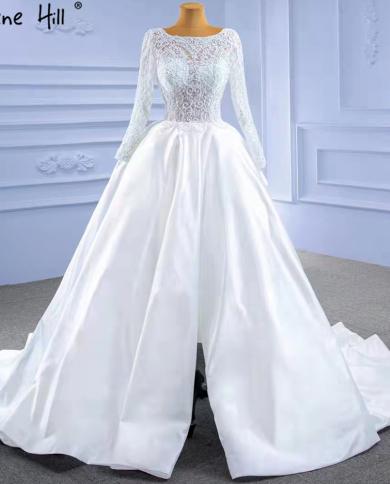 فساتين زفاف Serene Hill بيضاء من الساتان عالية الانقسام 2023 خط دانتيل مطرز بالخرز Hm67292 فستان زفاف مخصص