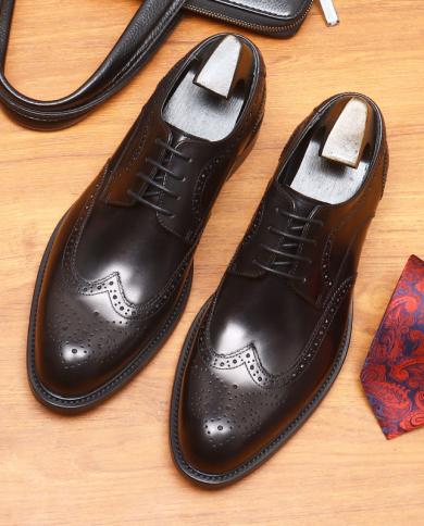 Sapatos sociais masculinos de estilo novo italiano luxo couro genuíno marca de alta qualidade 2022 brogues comerciais sapatos so