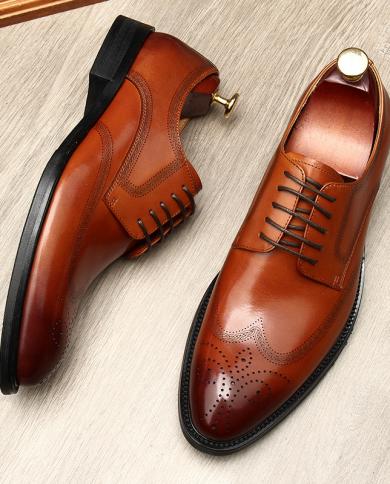 أحذية رجالية من الجلد الطبيعي مصممة على طراز بروغز 2023 إيطالي جديد مصنوع يدويًا حذاء زفاف اجتماعي أنيق