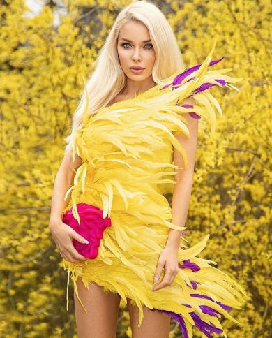 Un hombro plumas Bodycon Mini vestido elegante de lujo amarillo plumas sin mangas vestido delgado mujeres vestido de fiesta de n