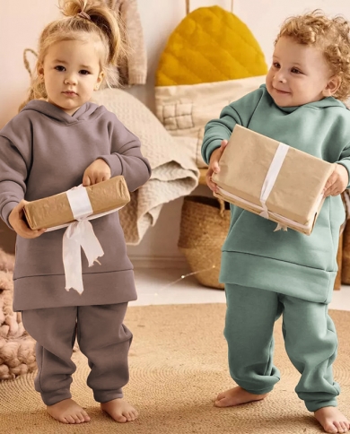 Conjunto de dos piezas de pantalones de suéter con capucha de color sólido informal grueso para niños
