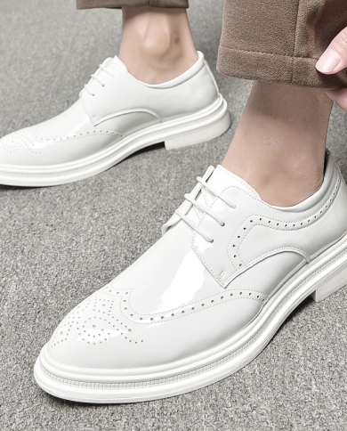 New Luxury Men White Brogue Lace Up Patent Leather Loafers Male Casual Moccasins Oxfords Driving Shoes Wedding Party Pro