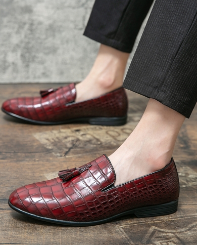 Luxury Black Red Crocodile Pattern Tassels Shoes For Men Casual Loafers Business Formal Dress Footwear Sapatos Tenis Mas