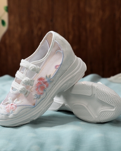 2022 لربيع وصيف جديد أحذية قماشية داخلية مرتفعة من القماش أحذية مطرزة سميكة أحذية بيضاء صغيرة أحذية رياضية