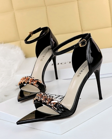 Sandalias de tacón alto de moda con cadena de Metal decorativa con diamantes de imitación ahuecados, sandalias delgadas con corr